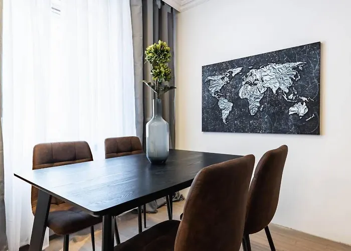 Chic One-Bedroom Apartment With King-Size Bed, Nestled In Vienna\'S Vibrant Heart