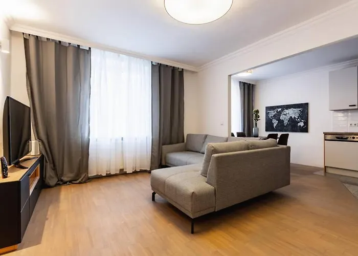 Chic One-Bedroom Apartment With King-Size Bed, Nestled In Vienna\'S Vibrant Heart