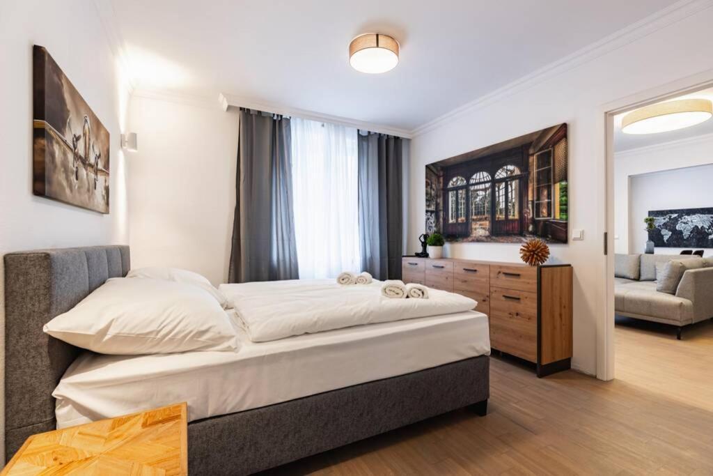 Chic One-bedroom With King-size Bed, Nestled In Vienna's Vibrant Heart Apartamento Viena