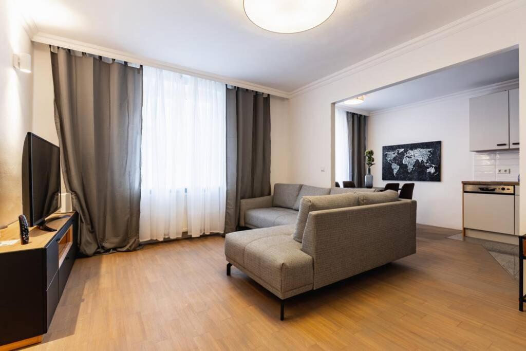 Chic One-bedroom With King-size Bed, Nestled In Vienna's Vibrant Heart Apartamento *