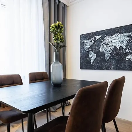 Chic One-Bedroom Apartment With King-Size Bed, Nestled In Vienna'S Vibrant Heart Exterior foto