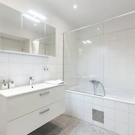 Chic One-Bedroom Apartment With King-Size Bed, Nestled In Vienna'S Vibrant Heart Exterior foto