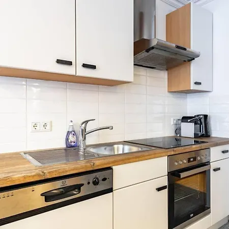 Chic One-Bedroom Apartment With King-Size Bed, Nestled In Vienna'S Vibrant Heart Exterior foto