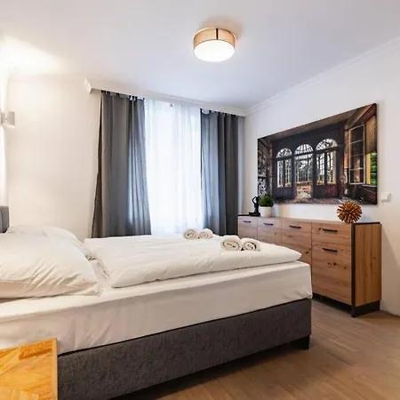 Chic One-Bedroom Apartment With King-Size Bed, Nestled In Vienna'S Vibrant Heart Exterior foto