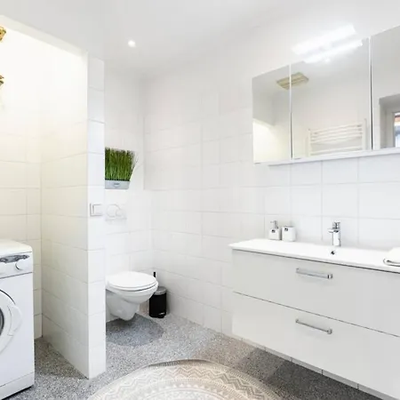 Chic One-Bedroom Apartment With King-Size Bed, Nestled In Vienna'S Vibrant Heart Exterior foto
