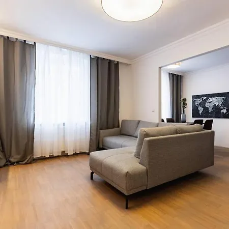 Chic One-Bedroom Apartment With King-Size Bed, Nestled In Vienna'S Vibrant Heart Exterior foto