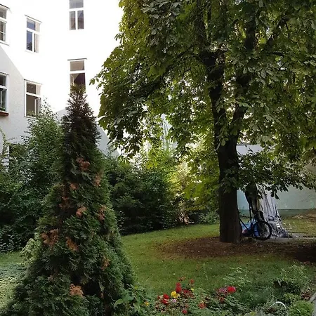 Chic One-Bedroom Apartment With King-Size Bed, Nestled In Vienna'S Vibrant Heart Exterior foto