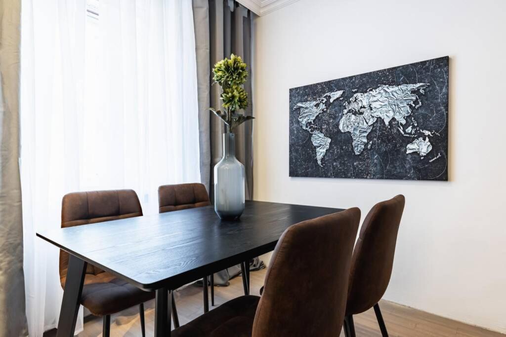 Chic One-bedroom With King-size Bed, Nestled In Vienna's Vibrant Heart Apartament *